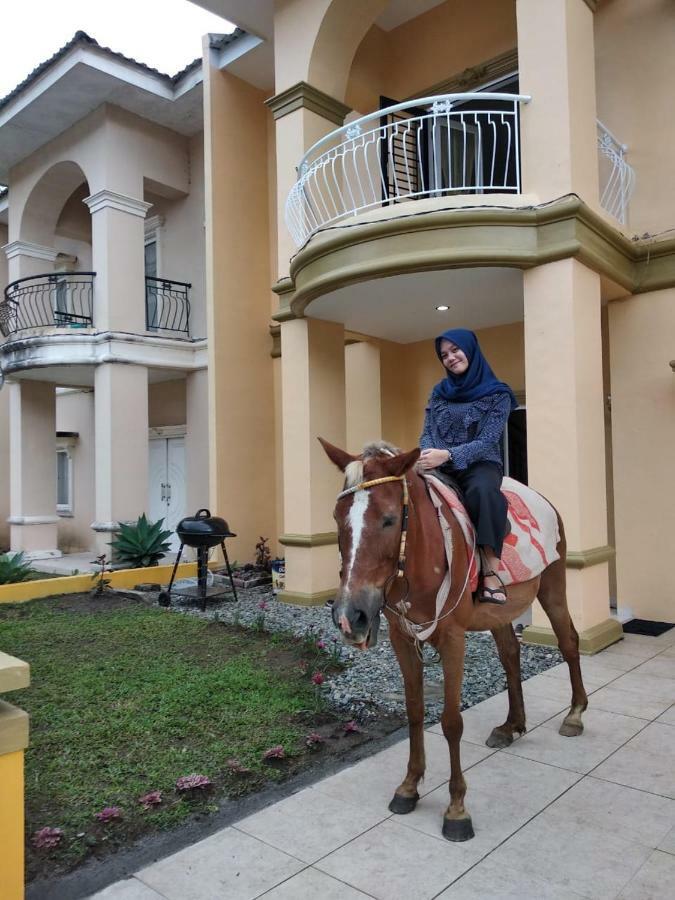 Villa Brastagi Resort Jalan Mimpin Tua Blok C No. 41 Berastagi Kültér fotó